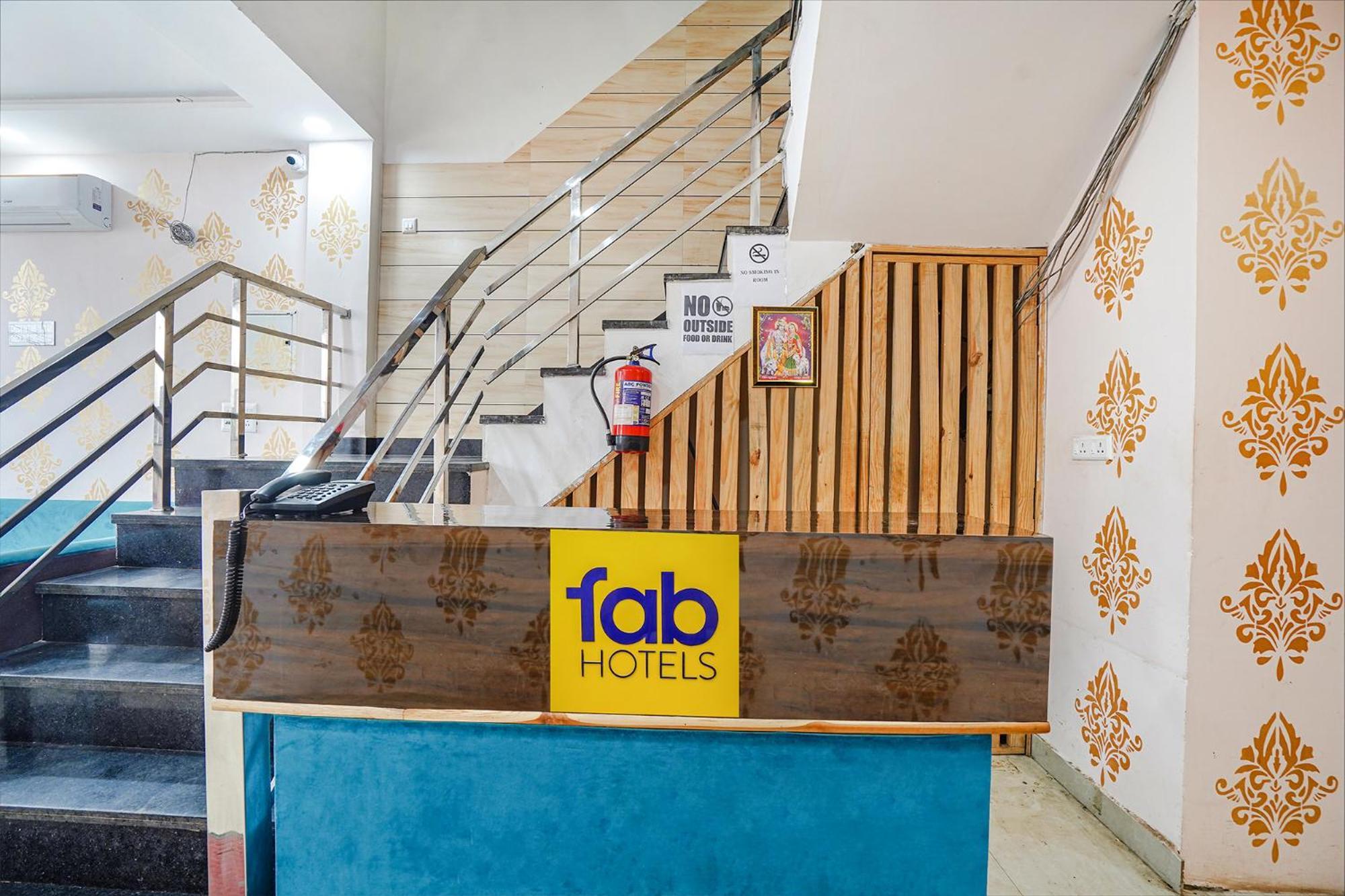 Fabhotel Akash Inn Агра Екстериор снимка